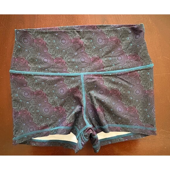 Peachy Athletics NWT Vixen Booty Workout Shorts Mandala Print Size Medium - Picture 2 of 10